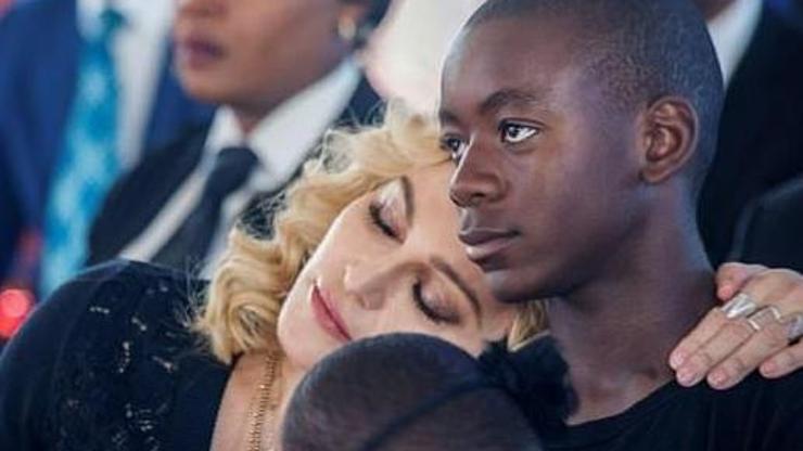 Madonna Benficaya transfer olan oğlu için Lizbona taşındı