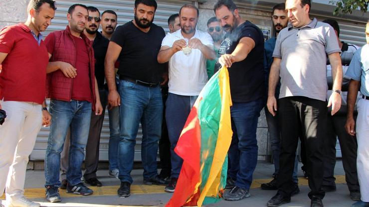 Ardahan’da Myanmar bayrağı yakıldı