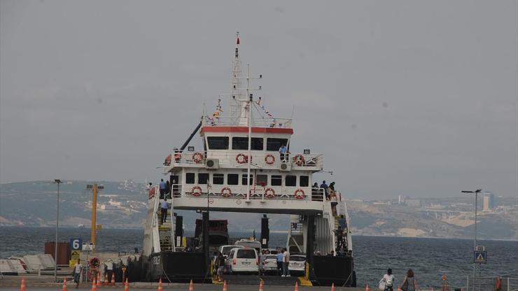Yalovadaki Topçular Feribot İskelesinde araç yoğunluğu