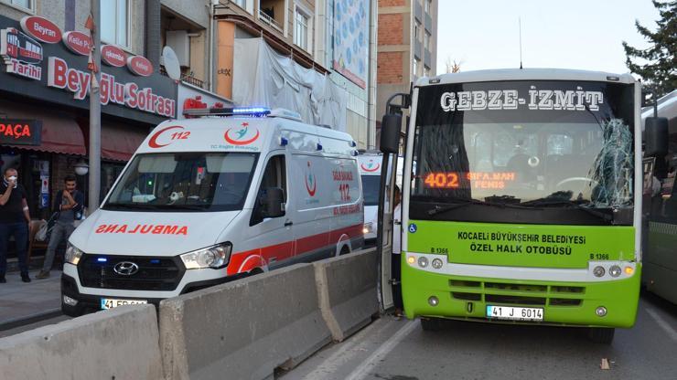 Son dakika... Halk otobüsü TIRa çarptı. Yaralılar var