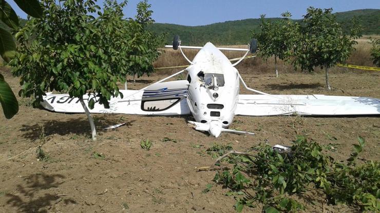Bursada eğitim uçağı tarlaya zorunlu iniş yaptı
