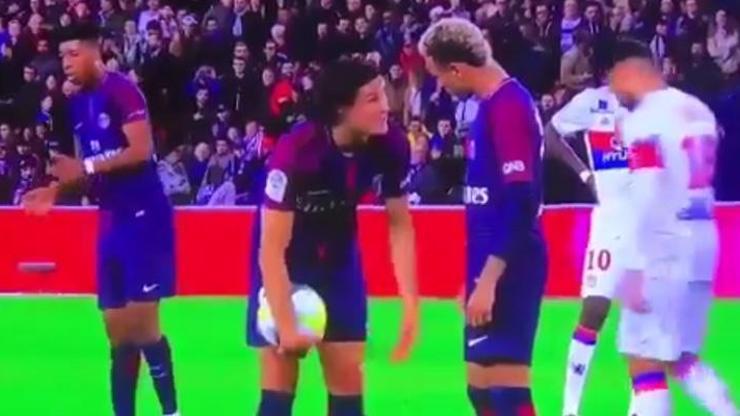 Neymar Cavaniyi sildi