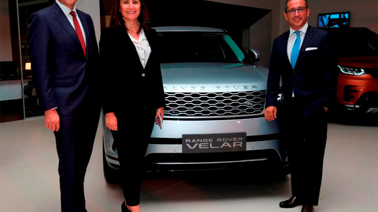 Türkiyenin en büyük Jaguar ve Land Rover showroomu açıldı