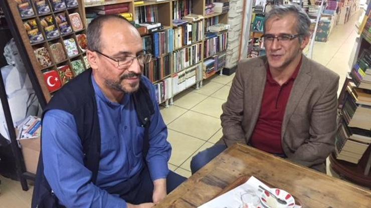 Kitabevinin camlarını silip kitap alan Metin Mutlusoy konuştu