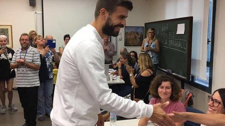 Gerard Pique: Katalonya halkıyla gurur duyuyorum