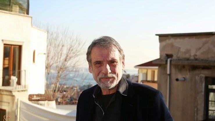 Usta oyuncu Civan Canovadan resim sergisi