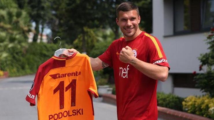 Lukas Podolski yuvaya dönüyor