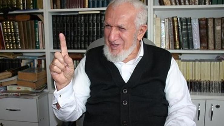 İlahiyatçı Akşit: Sevişirken soyunmayın