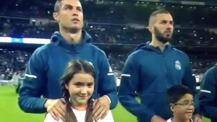 Ronaldo Şampiyonlar Ligi marşını ulusal marş gibi söyledi