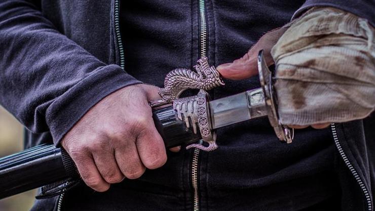 Çek senet mafyasına operasyonda 3 tane de kılıç ele geçirildi