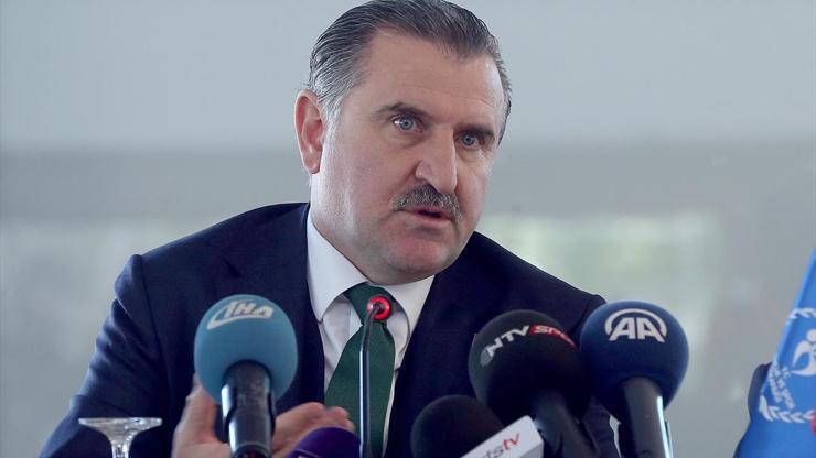 Bakan Bak: Galatasarayın 11 yabancıyla sahaya çıkması içimi acıttı