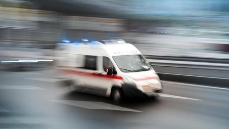 Otobanda karşıdan karşıya geçmek isterken canından oldu