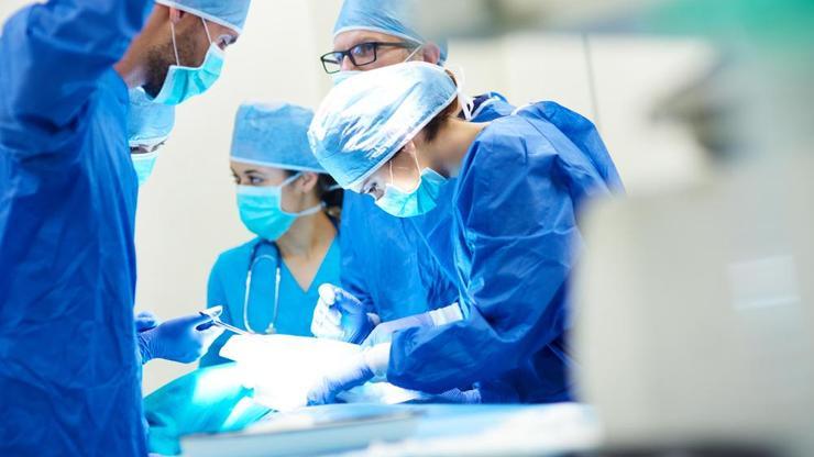 Kanser hastası kadından 10.2 kilogram tümör çıktı