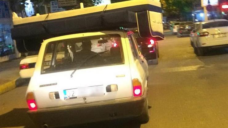 Üzerindeki çekyatla trafikte böyle görüntülendi