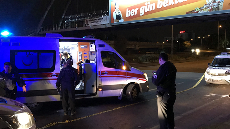 Arkadaşlarını ayaklarından vurdu