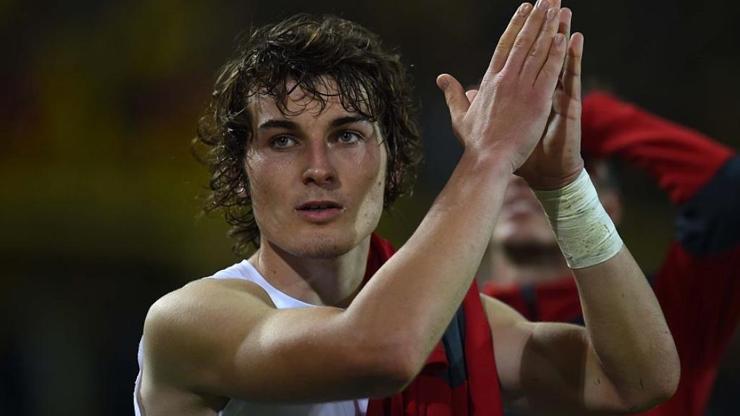 Çağlar Söyüncü kırmızı kartla atıldı