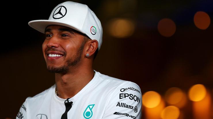 Lewis Hamilton 2 yıl daha Mercedeste