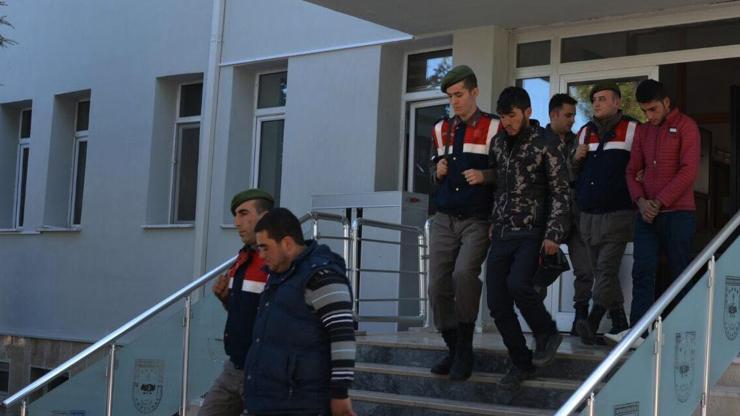 Çaldıkları koyunları satıp dansöz oynatmışlar