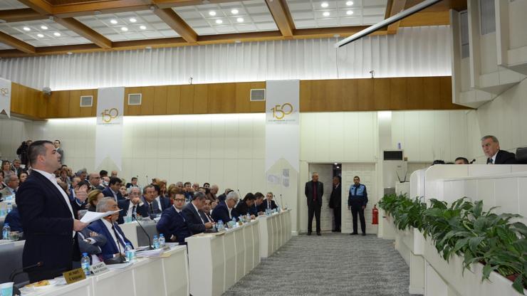 İzmirin bütçe görüşmelerinde seçim tartışması: Bizde istifa et denince istifa edecek başkan yok