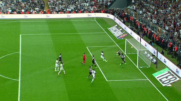 Kendi kalesine atılan golleriyle ünlü derbi