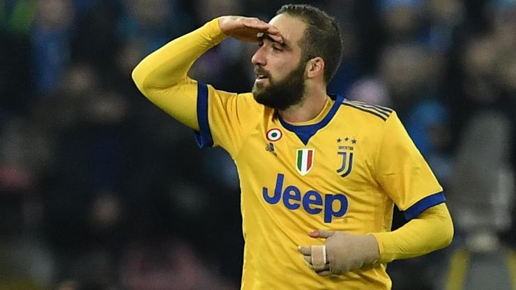 Juventus Napoliyi devirdi, Serie A karıştı