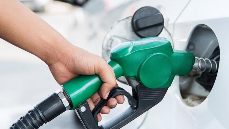 Son dakika... Benzine 15 kuruş zam