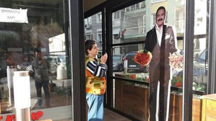 İbrahim Tatlıesin maketi karşısında dua etti