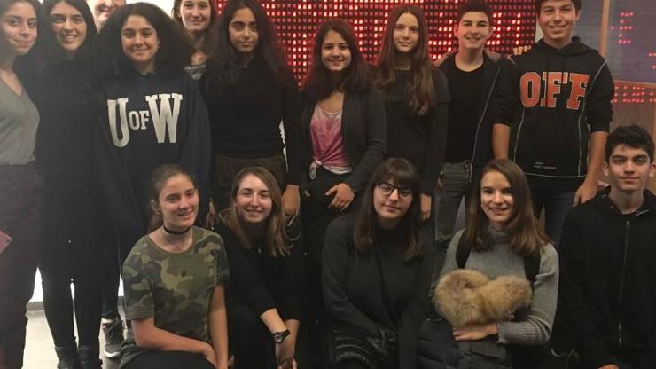 Liseli gençler Kadına Şiddete Nokta Koy diyor