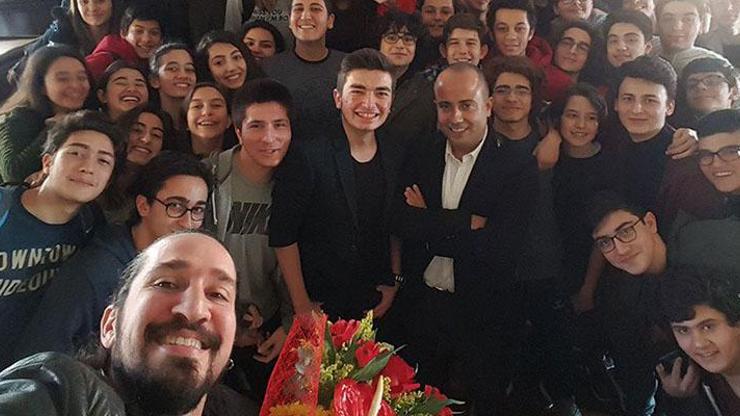 20 yıl sonra mezun olduğu okula döndü