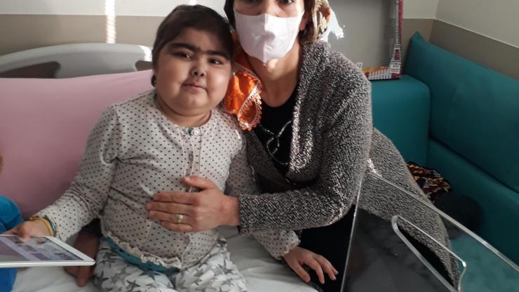 HLH kızının yaşaması için 8 aydır hastane odasında kalıyor