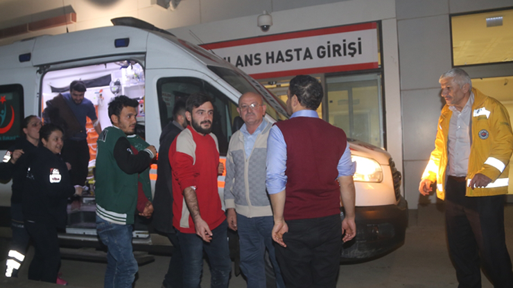 50 işçi yemekten zehirlendi