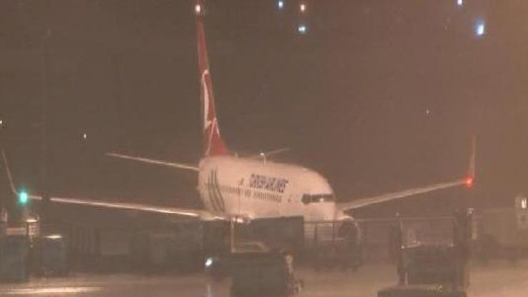 Şiddetli yağış hava trafiğini olumsuz etkiliyor