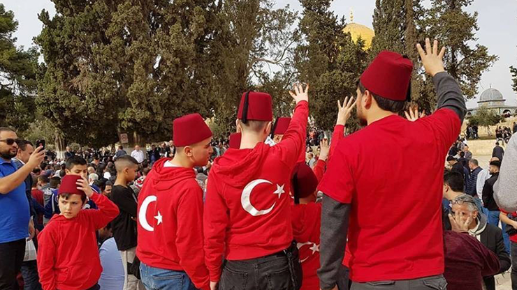 Polisi dövmekle suçlandılar