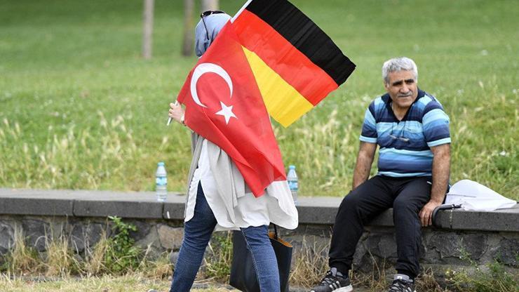 Türkiyede parası bulunan gurbetçiye yapılan yardım kesilecek