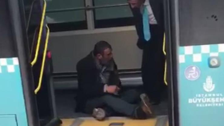 Tinerci, otobüsten inmeyince şoförü çileden çıkardı