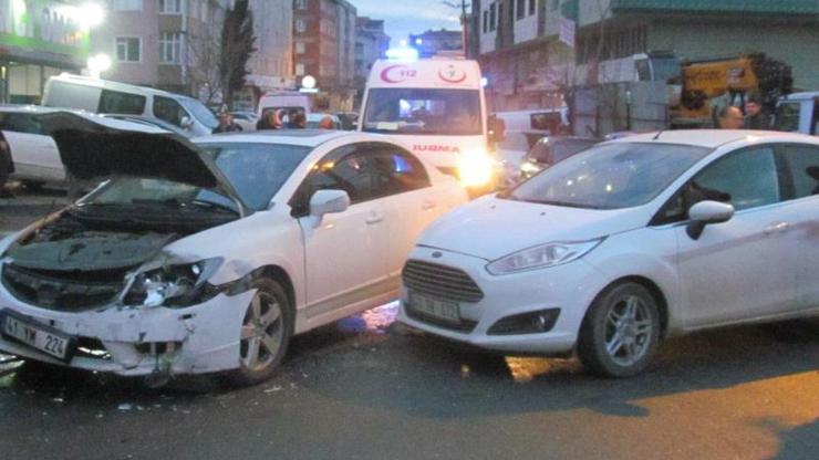 Ehliyetsiz sürücü kaza yaptı: 2 yaşındaki bebek yaralandı