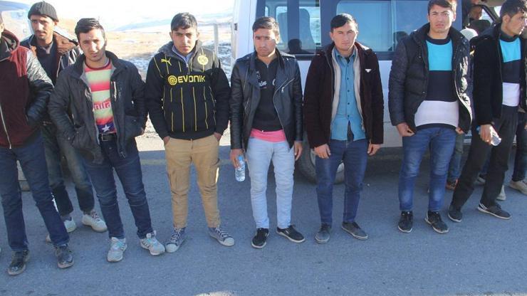 Başkalede Afganistan uyruklu 35 kaçak yakalandı
