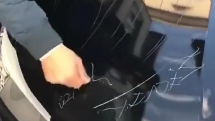 Lüks arabayı çizdiler, sosyal medyada tepki çektiler