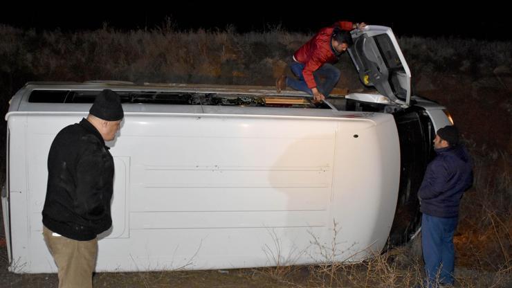 Okul servis minibüsü devrildi: 6 öğrenci yaralı