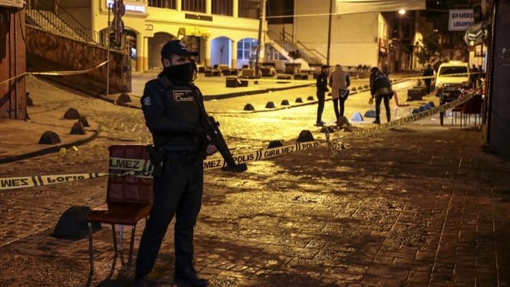 Son Dakika... Beyoğlunda bir börekçiye silahlı saldırı: 3 yaralı