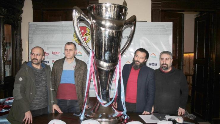 Trabzonspor taraftarı şike anıtını tanıttı