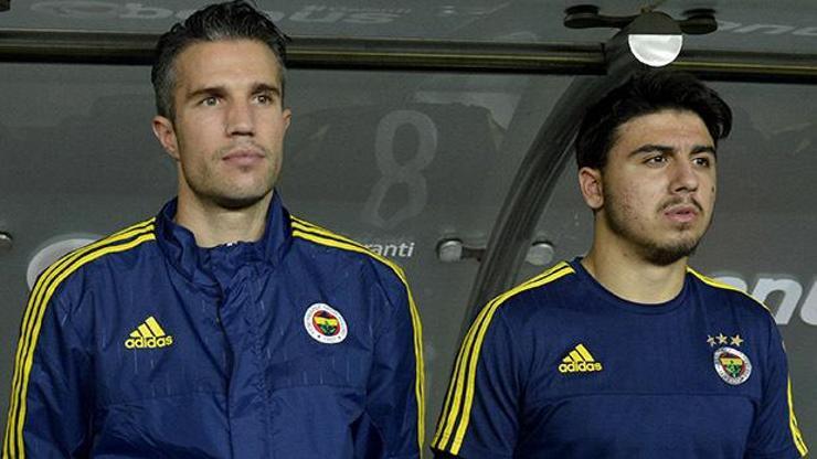 Fenerbahçeden Ozan Tufan ve Robin Van Persie açıklaması
