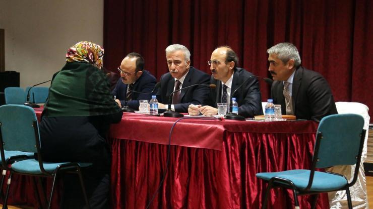 Vali halk gününde sorunları dinledi
