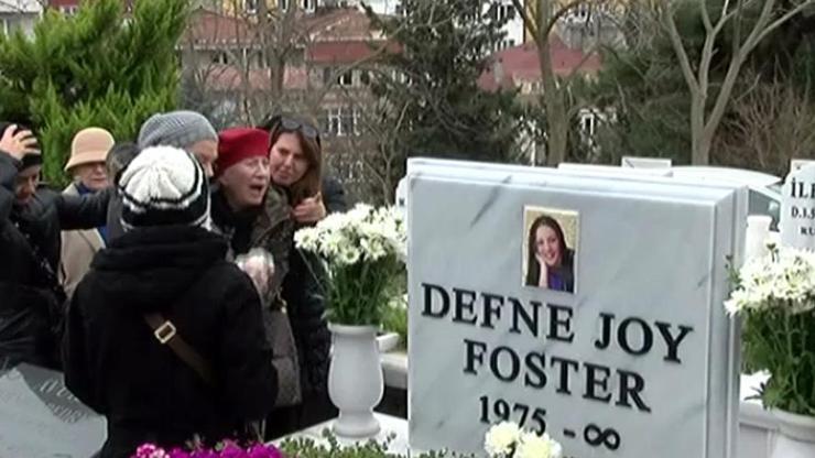 Defne Joy Foster mezarı başında anıldı