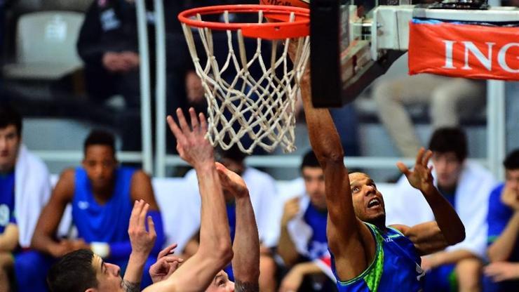 Orhun Ene takımının attığı basketi iptal ettirdi