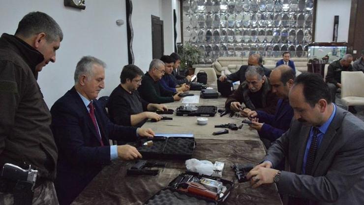 Özel harekat polislerinden, ormancılara silah eğitimi