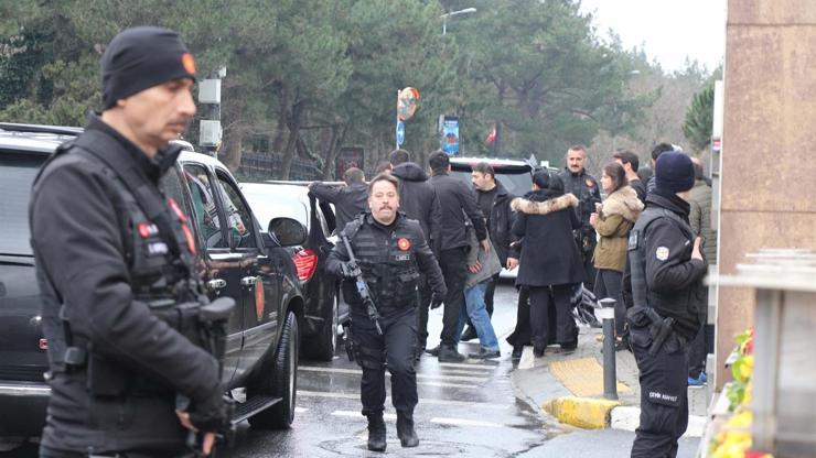 Erdoğan onları görünce konvoyunu iki kez durdurdu