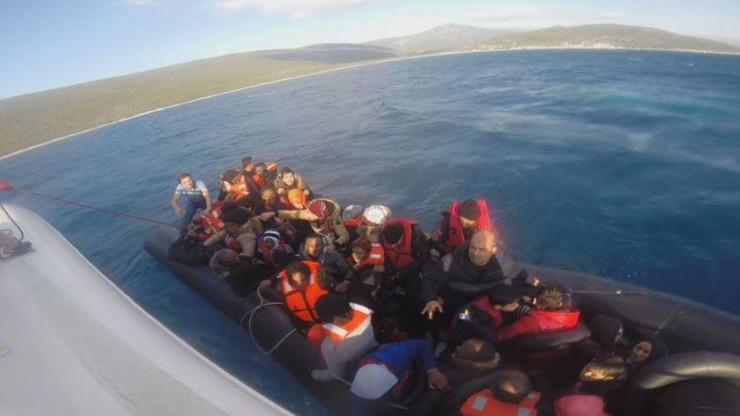 Urla açıklarında 50 göçmen yakalandı