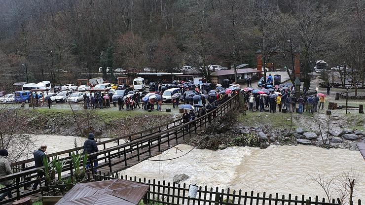 HES’e karşı insan zinciri oluşturdular