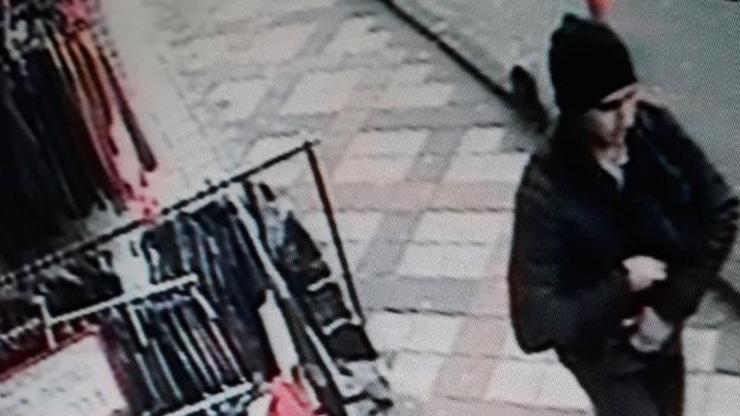 Kasayı boş gören hırsız sadaka kutusunu çaldı